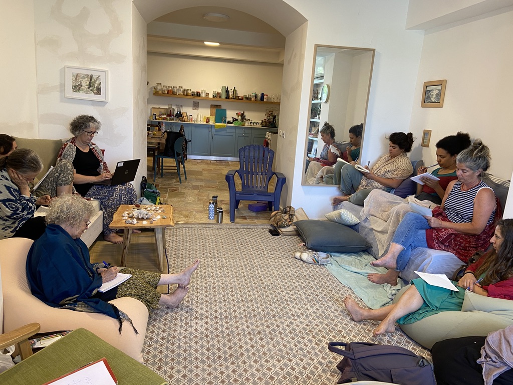 סדנת המשך עלמא עיבוד לידה מרפא - עבודה עם הסיפור האינטוריטי אישה-כלבת ים